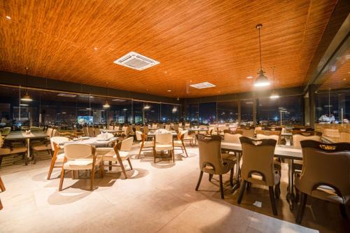 Restaurant, The Bliss Hotel in Hubli Restaurant, The Bliss Hotel in Hubli