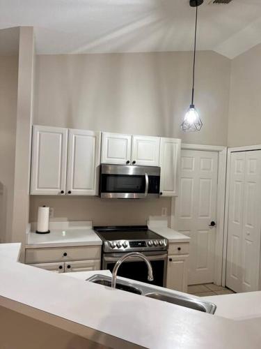 Modern Cozy 5 Beds Private Getaway! in Poinciana Modern Cozy 5 Beds Private Getaway! in Poinciana