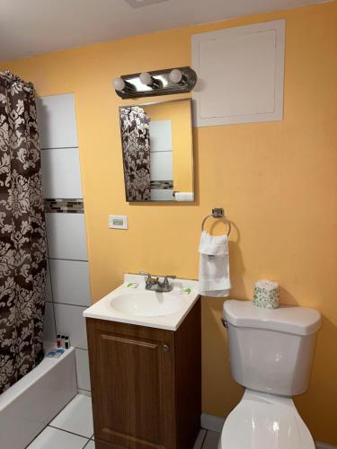 Bathroom, Relax Inn in Streator (IL) Bathroom, Relax Inn in Streator (IL)