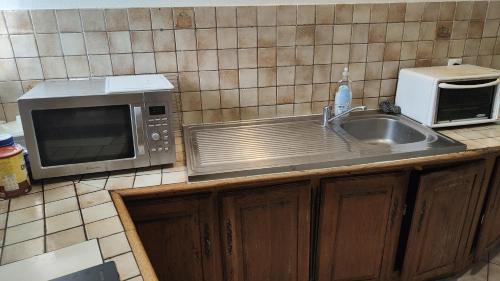 Konyha, 300 négyzetméteres, 1 hálószobás Apartman 9 fürdőszobával La Queue-en-Brie területén (Hôtel Les 4 Chênes - Chambre) in Pontault-Combault Konyha, 300 négyzetméteres, 1 hálószobás Apartman 9 fürdőszobával La Queue-en-Brie területén (Hôtel Les 4 Chênes - Chambre) in Pontault-Combault