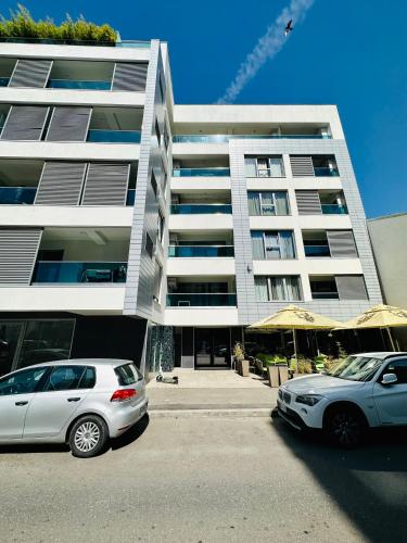 Urbanstay Suites - Prime Location Designer Suite