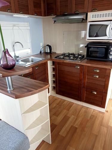 Stacaravan met eigen terras en tuin 6personen in Bredene Stacaravan met eigen terras en tuin 6personen in Bredene