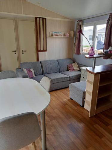 Stacaravan met eigen terras en tuin 6personen in Bredene Stacaravan met eigen terras en tuin 6personen in Bredene