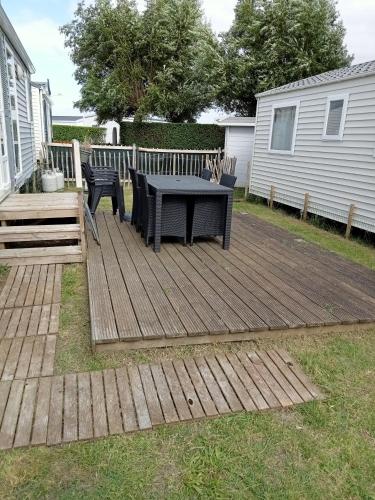 Stacaravan met eigen terras en tuin 6personen in Bredene Stacaravan met eigen terras en tuin 6personen in Bredene