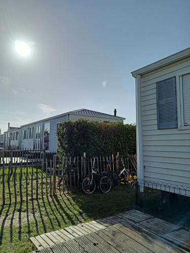 Stacaravan met eigen terras en tuin 6personen in Bredene Stacaravan met eigen terras en tuin 6personen in Bredene
