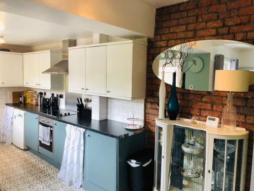 Cosy two bed terraced house 7min drive from city in Skegoneill Cosy two bed terraced house 7min drive from city in Skegoneill
