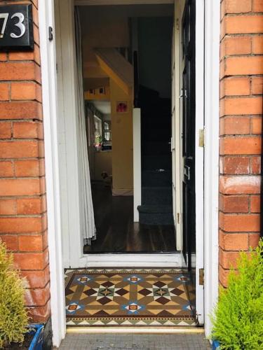 Cosy two bed terraced house 7min drive from city in Skegoneill Cosy two bed terraced house 7min drive from city in Skegoneill