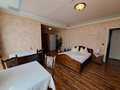 Hotel zum Hirsch in Groitzsch Hotel zum Hirsch in Groitzsch