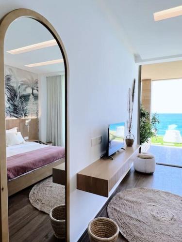 Pink Sunset Beachfront Exotic Room in Batroun in Monsef Pink Sunset Beachfront Exotic Room in Batroun in Monsef