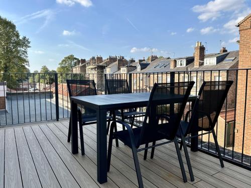 Fountain Apartment No 4 with Free Parking