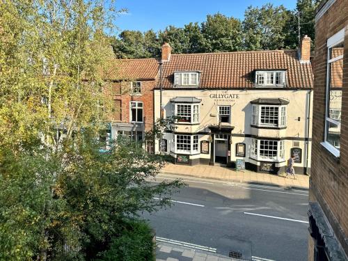 Fountain Apartment No 3 with Free Parking