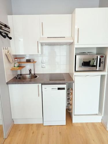Bel appartement proche gare et centre-ville in 杭布葉 Bel appartement proche gare et centre-ville in 杭布葉