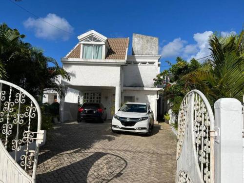 Seafront ground floor villa with 3 AC bedrooms in Bel Ombre Seafront ground floor villa with 3 AC bedrooms in Bel Ombre