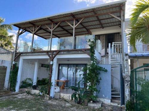 Seafront ground floor villa with 3 AC bedrooms in Bel Ombre Seafront ground floor villa with 3 AC bedrooms in Bel Ombre