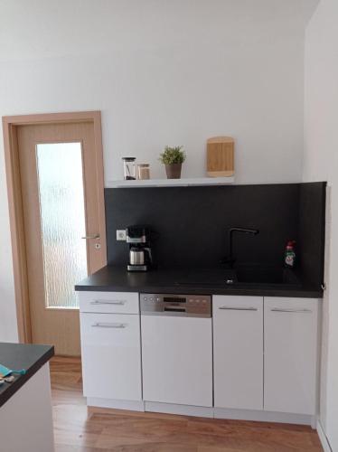 Konyha, Ferienwohnung Greifenbach, Gartennutzung, Haustiere willkommen in Geyer Konyha, Ferienwohnung Greifenbach, Gartennutzung, Haustiere willkommen in Geyer