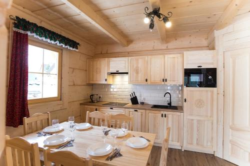 ห้องครัว, Góralski Domek Łopatówka z kominkiem i Banią - Jacuzzi! (Goralski Domek Lopatowka z kominkiem i Bania - Jacuzzi!) in มูชาซิชแล ห้องครัว, Góralski Domek Łopatówka z kominkiem i Banią - Jacuzzi! (Goralski Domek Lopatowka z kominkiem i Bania - Jacuzzi!) in มูชาซิชแล