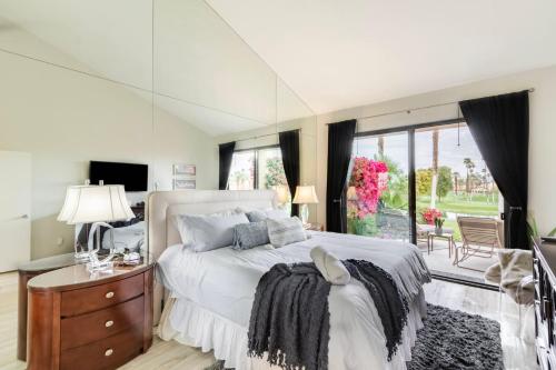 Paradise Point- Green View, Tennis, and Activity Club