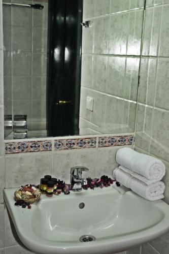 This photo about Villa Cariatis shared on HyHotel.com