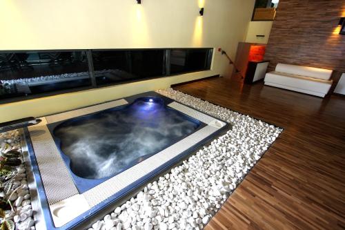 Bañera de hidromasaje, Hotel Orizont in Predeal Bañera de hidromasaje, Hotel Orizont in Predeal
