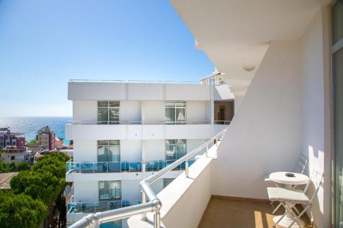 شرفة/ تراس, Ponz Hotel in كوساداسي شرفة/ تراس, Ponz Hotel in كوساداسي