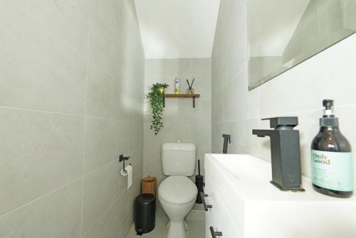 Bathroom, Fawkner Modern 3BR House Netflix WiFi Parking in Campbellfield Bathroom, Fawkner Modern 3BR House Netflix WiFi Parking in Campbellfield