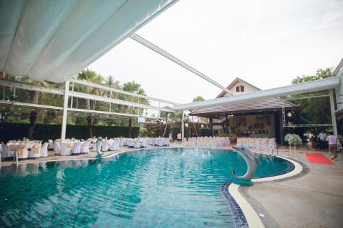 Swimming pool, โรงแรมแสงทองรีสอร์ท near Thabo Crown Prince Hospital Swimming pool, โรงแรมแสงทองรีสอร์ท near Thabo Crown Prince Hospital