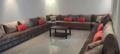 공용 라운지/TV 시청 구역, APPARTEMENT haut standing in 벤 슬리마네 공용 라운지/TV 시청 구역, APPARTEMENT haut standing in 벤 슬리마네