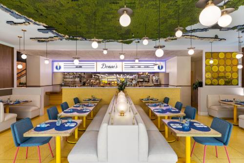 Restaurant, The Delphi in Los Angeles (CA) Restaurant, The Delphi in Los Angeles (CA)