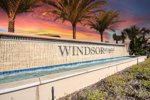 ModernTown Home/Heated Private Pool and BBQ