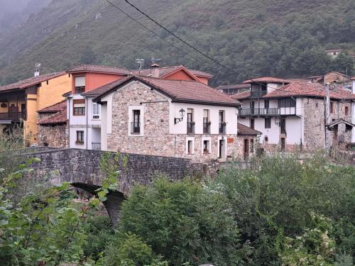 A szálláshely kívülről, Casa Rural El Puente de Agues in Rioseco A szálláshely kívülről, Casa Rural El Puente de Agues in Rioseco