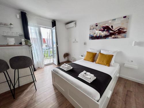 Studio apartments RAFAEL - 4 minutes to the beach in Gradac Studio apartments RAFAEL - 4 minutes to the beach in Gradac