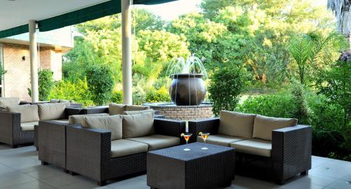 Terraza/balcón, Cresta alojamiento Hotel (Cresta Lodge Hotel) in Gaborone Terraza/balcón, Cresta alojamiento Hotel (Cresta Lodge Hotel) in Gaborone