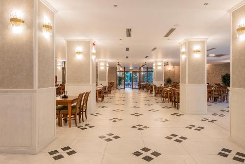 Étterem, Hotel Cascada BAILE OLANESTI in Baile Olanesti Étterem, Hotel Cascada BAILE OLANESTI in Baile Olanesti