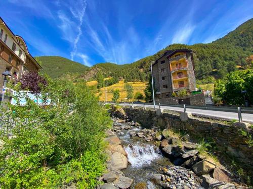 Voltants, Terraza con Increibles Vistas Para 8 personas - 3 habitaciones - 2 baños - ARINSAL - FREE PARKING (Terraza con Increibles Vistas Para 6 adultos y 2 extra nino - 3 habitaciones - 2 banos - ARINSAL - F) in Arinsal Voltants, Terraza con Increibles Vistas Para 8 personas - 3 habitaciones - 2 baños - ARINSAL - FREE PARKING (Terraza con Increibles Vistas Para 6 adultos y 2 extra nino - 3 habitaciones - 2 banos - ARINSAL - F) in Arinsal