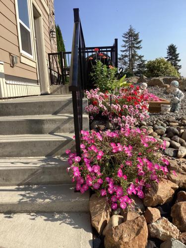 Зовнішній вигляд готелю, Mountain Retreat Garden House Near Heritage Park, Coliseum , HWY 1, Fishing, Cultus Lake in Chilliwack (BC) Зовнішній вигляд готелю, Mountain Retreat Garden House Near Heritage Park, Coliseum , HWY 1, Fishing, Cultus Lake in Chilliwack (BC)