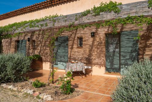 A szálláshely kívülről, La Bastide de Correns in Correns A szálláshely kívülről, La Bastide de Correns in Correns