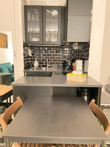 Lovely studio 35 m2 with garden. 2/4 people in Le Chesnay Lovely studio 35 m2 with garden. 2/4 people in Le Chesnay