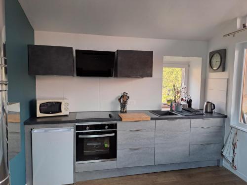 Kitchen, Nid douillet au cœur du vignoble alsacien in Kintzheim Kitchen, Nid douillet au cœur du vignoble alsacien in Kintzheim