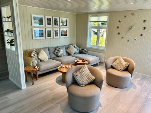 Hardangerfjord View - luxury fjord-side holiday home in Oystese Hardangerfjord View - luxury fjord-side holiday home in Oystese