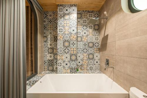 Doccia, Hami Garden - Authentic & Natural Resort in Buon Ma Thuot Doccia, Hami Garden - Authentic & Natural Resort in Buon Ma Thuot