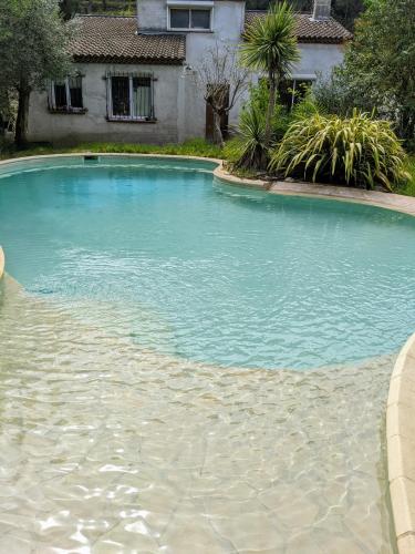 Swimming pool, Retraite Tropicale a Marseille in La Valentine Swimming pool, Retraite Tropicale a Marseille in La Valentine