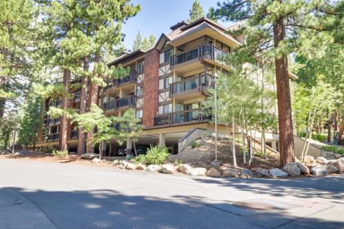 1 Mi to Trail WFH-Friendly Incline Village Condo! in 斜坡村 1 Mi to Trail WFH-Friendly Incline Village Condo! in 斜坡村