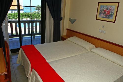 This photo about Apartamentos Coral Do Mar II shared on HyHotel.com
