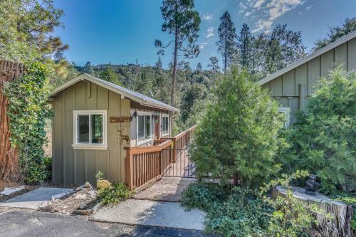 Rustic Oakhurst Retreat Less Than 4 Mi to Bass Lake! in Oakhurst Rustic Oakhurst Retreat Less Than 4 Mi to Bass Lake! in Oakhurst