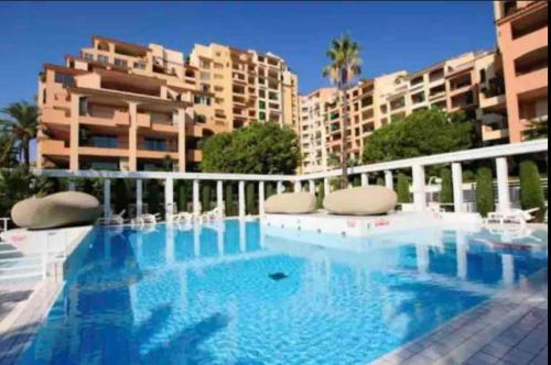 景色, Monaco, elegant & quiet renovated apartment with Terrace & Pool, 15min to F1 Grand Prix (Monaco, elegant & quiet renovated apartment, in Fontvieille district, with terrace & pool, 15min wal) in フォンヴィエイユ 景色, Monaco, elegant & quiet renovated apartment with Terrace & Pool, 15min to F1 Grand Prix (Monaco, elegant & quiet renovated apartment, in Fontvieille district, with terrace & pool, 15min wal) in フォンヴィエイユ