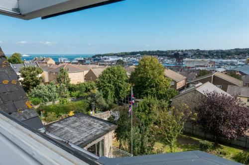 View, Whole floor apartment with parking and ferry voucher in Cowes Medina View, Whole floor apartment with parking and ferry voucher in Cowes Medina