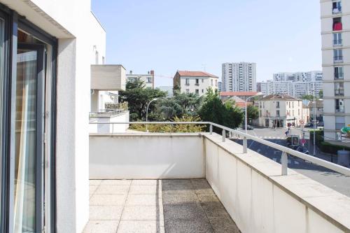 Spacious haven of peace with beautiful decoration in La Courneuve Spacious haven of peace with beautiful decoration in La Courneuve