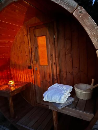 Sauna, Moderni dum s bazenem a saunou, Zdarske vrchy in Sázava (Vysocina) Sauna, Moderni dum s bazenem a saunou, Zdarske vrchy in Sázava (Vysocina)