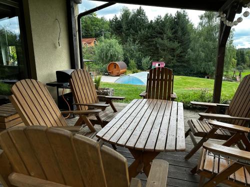 Garden, Moderni dum s bazenem a saunou, Zdarske vrchy in Sázava (Vysocina) Garden, Moderni dum s bazenem a saunou, Zdarske vrchy in Sázava (Vysocina)