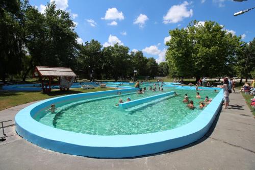 Swimming pool, Szegedi Partfurdo Kemping es Apartman in Szeged Swimming pool, Szegedi Partfurdo Kemping es Apartman in Szeged